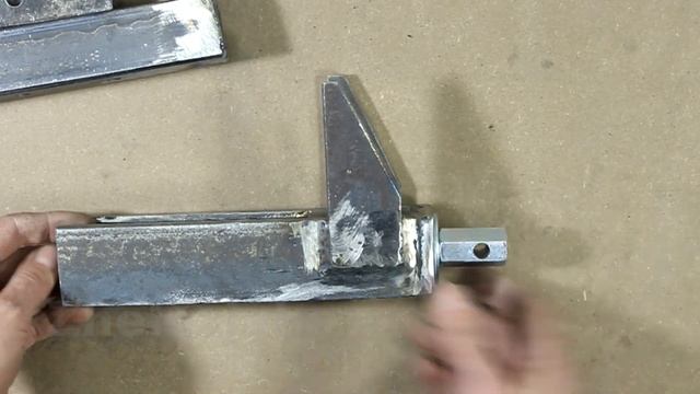 Тиски необычной конструкции с оригинальной подвижной частью Самоделка для мастерской. DIY vise смотреть онлайн