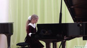 Выступает Эвелина Милова (фортепиано, 5 класс)
