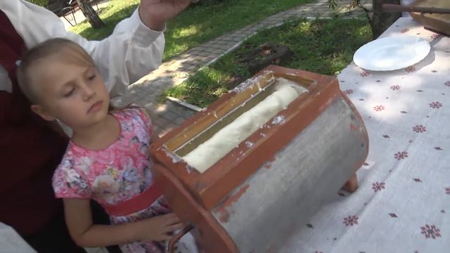 «Дни немецкой культуры Deutscher Hof»: домашнее хозяйство, взбивание сливочного масла смотреть онлайн