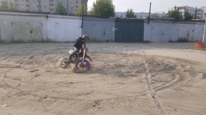 Дрифт на кроссовом мотоцикле