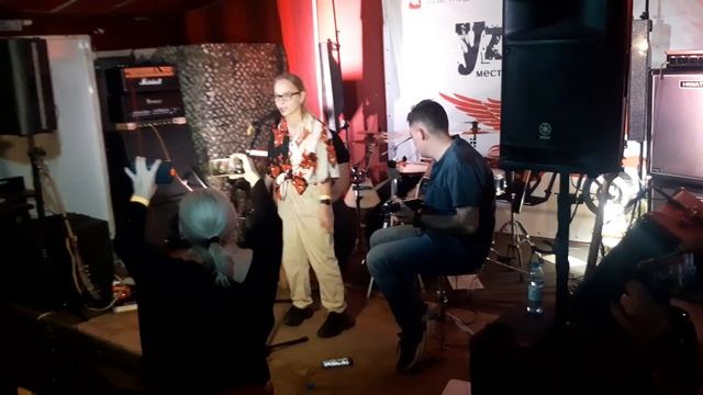 Ева Розенберг порвала Уздечку смотреть онлайн