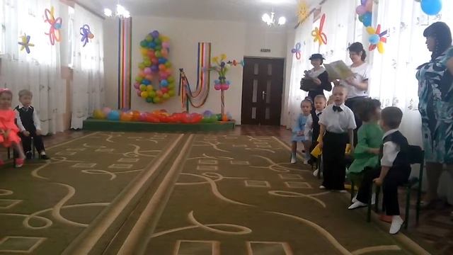 Алесандрик поздравляет бабушку с Международным женским днем 8 Марта