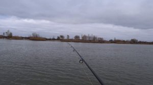 РАЗНОРЫБИЦА / РЫБАЛКА С ЛОДКИ/ СУДАКИ НА КАЖДОЙ ПРОВОДКЕ /РЫБАК ПОД БАРЖЕЙ