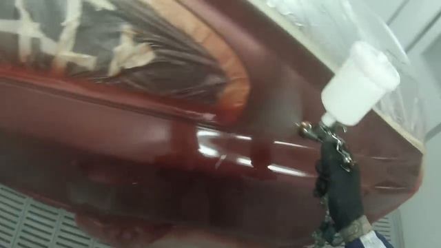 How to Spray Clear over Base with Iwata Bellaria смотреть онлайн