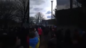 Село Чаплинка, граница с Крымом. 3000 митингующих. Двое ранены "освободителями"