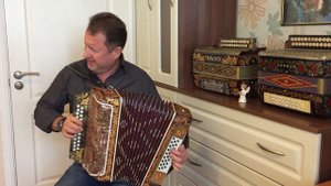 Паша гармонист - Молодая, красивая, белая ( на новой гармошке )