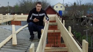 Опалубка готова, начинаем заливать бетон своими руками, месим раствор в ручную.