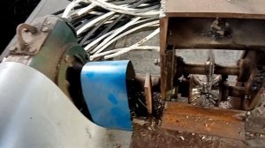 Как снять изоляцию с кабеля и провода. Станок для очистки медного кабеля.!!!