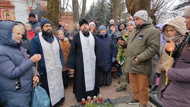 Панихида на могиле о. Даниила Сысоева. 20.11.2023 смотреть онлайн