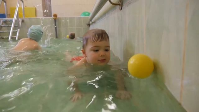 Занятие в бассейне с ясельной группой смотреть онлайн