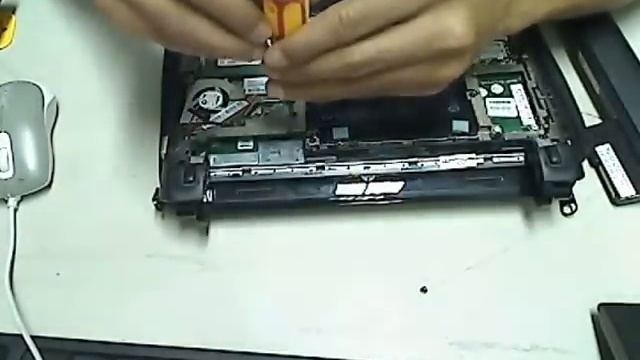 Replace the HP Mini 210 Netbook Keyboard смотреть онлайн