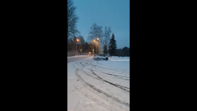 Renault KAPTUR | Каптур 2.0 боком на летней резине смотреть онлайн