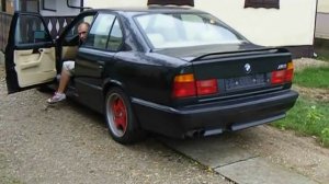 Bmw E34 M5 3.6 hits the rev. limiter