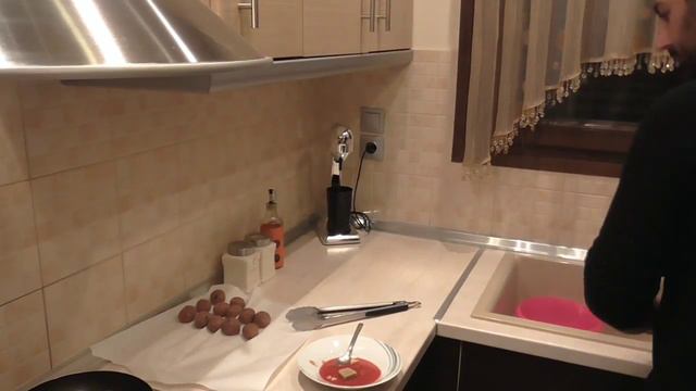 Greek meatballs with the best garlic-flour sauce смотреть онлайн