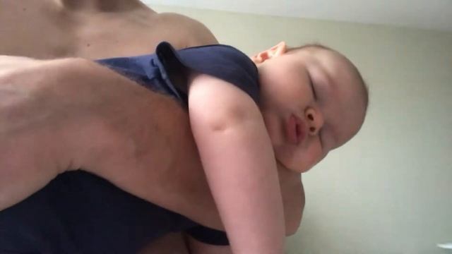 Денис Борисов усыпил ребёнка. Сон под видео Денчика смотреть онлайн