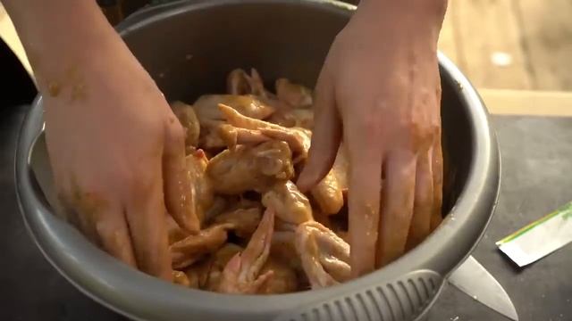 Один из лучших маринадов для крыльев (на вертеле) смотреть онлайн