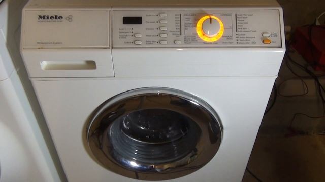 How to Tip #51 - activate and deactivate the system Machine Lock on a Miele Washing Machine. смотреть онлайн