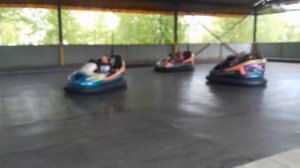 Увлекательный аттракцион "Автодром" в Центральном парке культуры и отдыха в городе Орске.