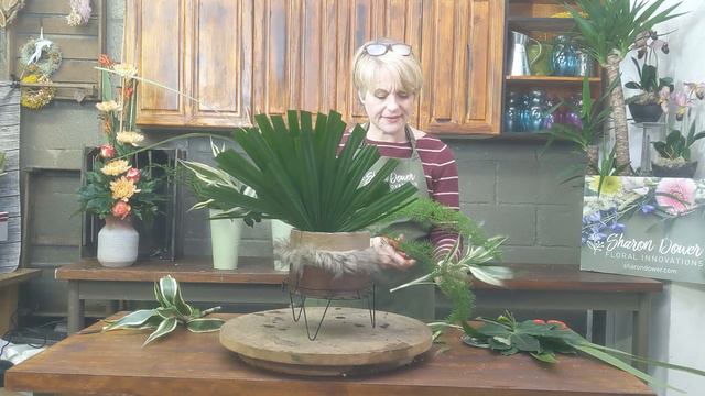 How to create a design using Red Roses and Gorgeous foliages смотреть онлайн