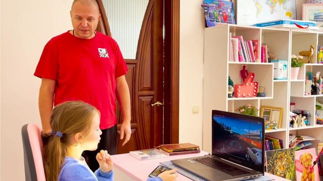 Валенсия 24 Часа с Гаджетами! Пранк Валенсия Лаки ☘ [18.09] [2022] смотреть онлайн