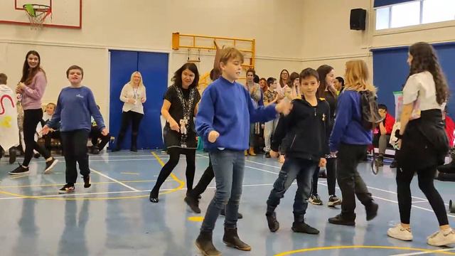 Children in Need Gold Class Charleston смотреть онлайн