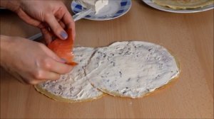Рулетики из блинов с красной рыбой / Рецепты на новый год / Закуска