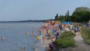 Ейск 💖Наплыв отдыхающих в Ейске 💥Кто кусается в воде на Каменке? Прогулка по 2 мкр, Пляж на лимане