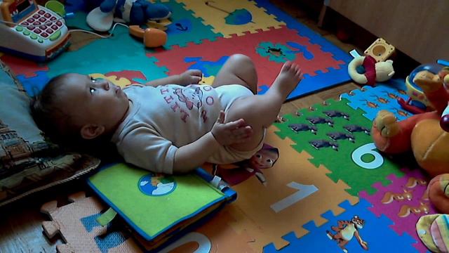 Малыш играет!Ване 7 месяцев. смотреть онлайн