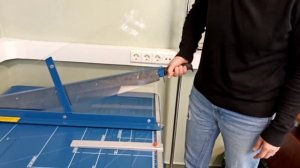 Полиграфическая мастерская/Техника безопасности по работе с сабельным резаком