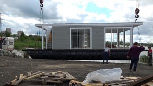 Спускаем на воду каркасный дом. Дом на воде в г. Ижевск - СК "КРЕПОСТЬ"