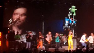 Помоему эта баба не моего масштаба.mp4