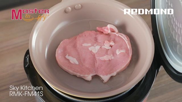Отбивная из свинины в мультикухне REDMOND SkyKitchen FM41S