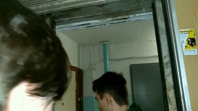 Съёмка с товарищами Dmitrii021293 и Лифтовым.Пассажирский лифт (МЛЗ-1981 г.в) V=0,71 м/с, г/п 320 к смотреть онлайн
