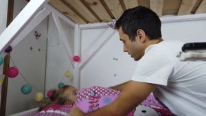 Ева притворяется что заболела