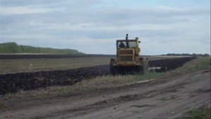 Вспашка зяби Кировцем К-701 - Plowing plowed fields Kirovtsem K-701