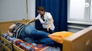 Уход за больным: как подвинуть пациента в кровати