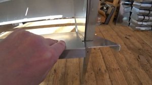 Откормочная клетка для кроликов с дополнительной защитой.