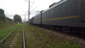 Электровоз ВЛ10-1859 с грузовым поездом