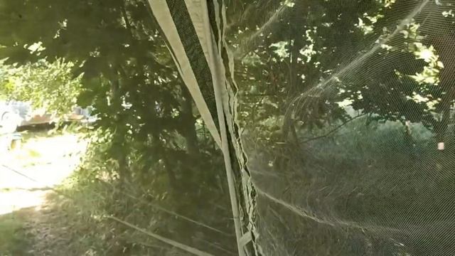 Палатка для откачки меда или отдыха. Можно разместить в любом месте в лесу возле пасеки на огороде