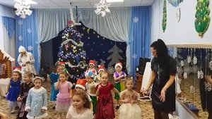 Новогодний утренник. Весёлый танец.