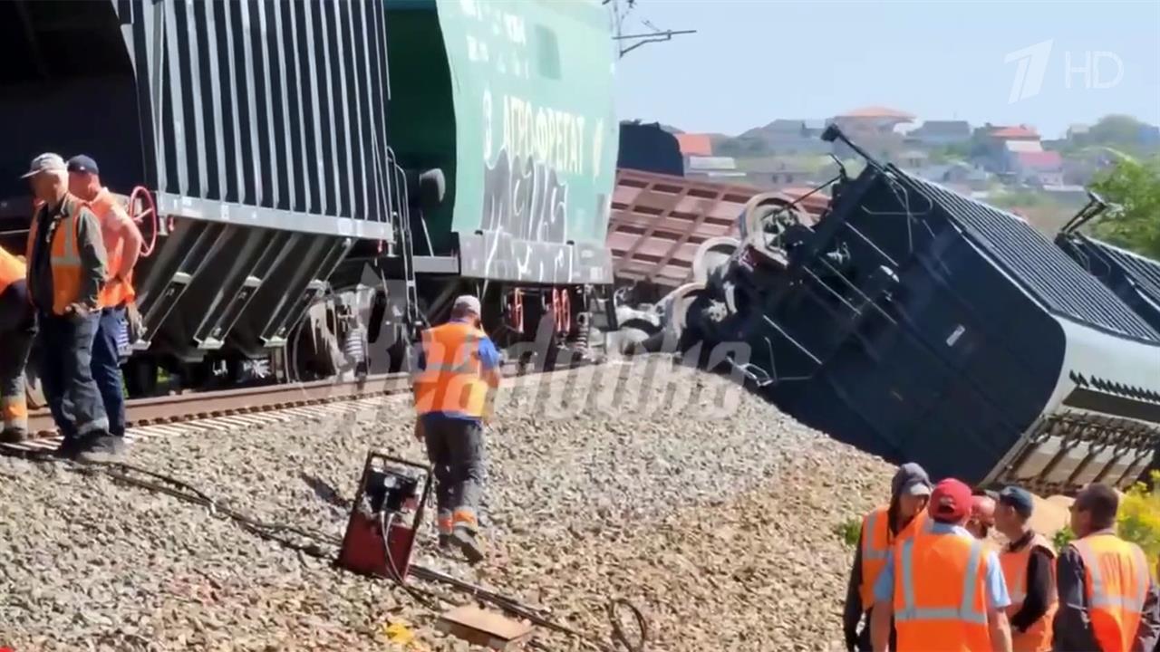В Крыму к вечеру планируют восстановить движение поездов на участке железной дороги в Симферополь.