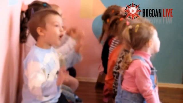 Разучиваем детскую потешку "Далеко, далеко, на лугу пасутся ко..."
