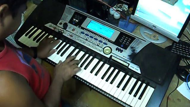 Alguém tocando teclado Yamaha psr 550 Pagando sapo смотреть онлайн