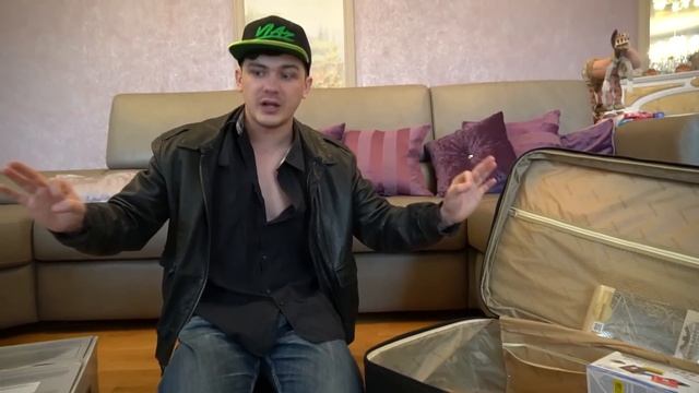 Купили на аукционе потерянный чемодан полный айфонов 11! Сколько это стоит? смотреть онлайн