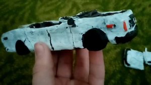 Разбил в хлам ваз 2107 кабриолет из пластилина, разбил машину собственными руками.