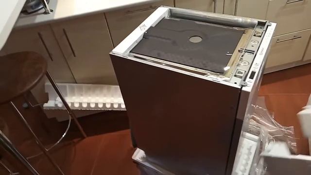 Распаковка - Посудомоечная машина Indesit DSIC 3M19 смотреть онлайн