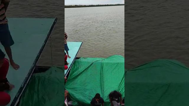 kapal kayu muat penumpang antar pulau sulawesi - kalimantan 🙄 #kapal #pelaut