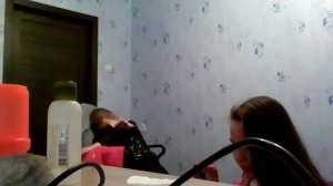 Пранк над подругой приклеела на двух сторонний скотч