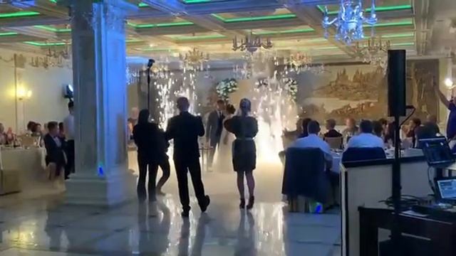 Холодные фонтаны в помещении смотреть онлайн