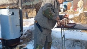 Самоя простая коптильня из бочки